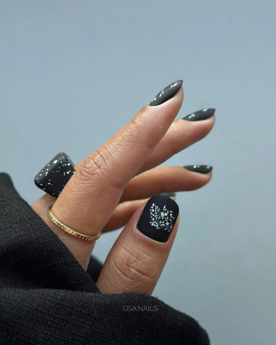 Тренди манікюру в глибокому і насиченому кольорі 2026: фото