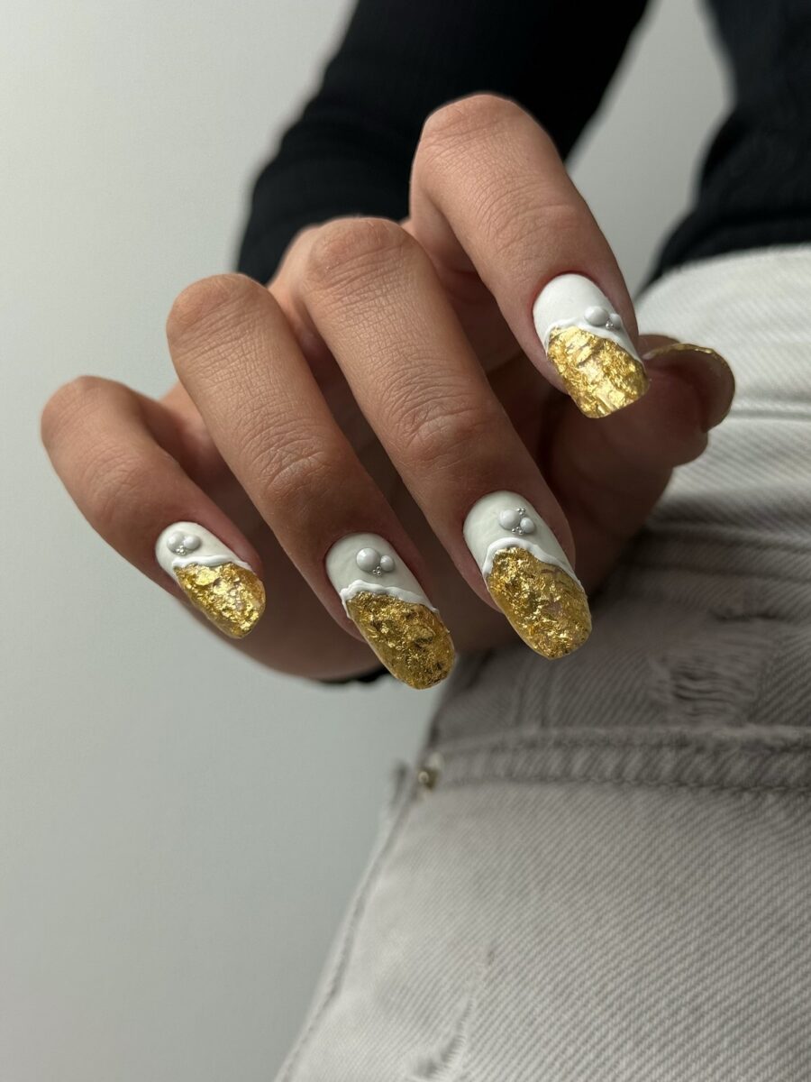 Новорічний манікюр 2026: модні ідеї та тренди сезону