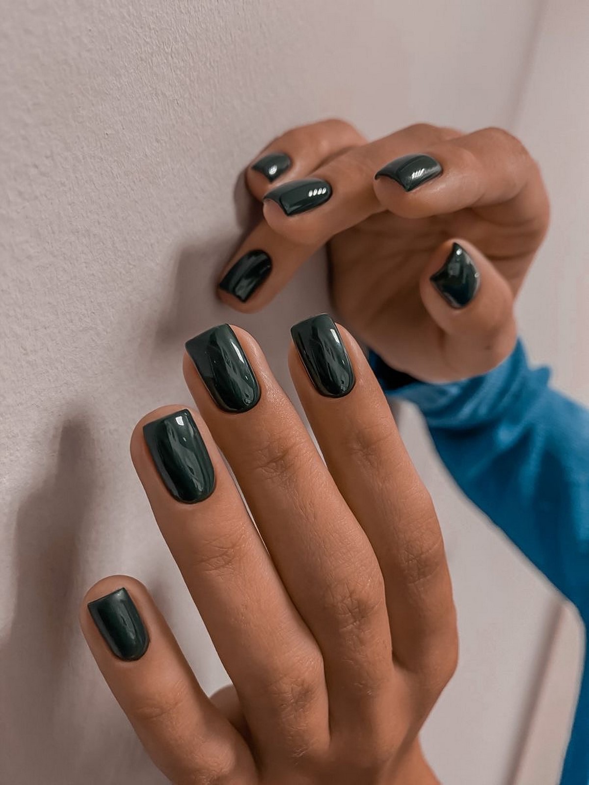 Однотонний манікюр на зиму 2026: найтрендовіші кольори