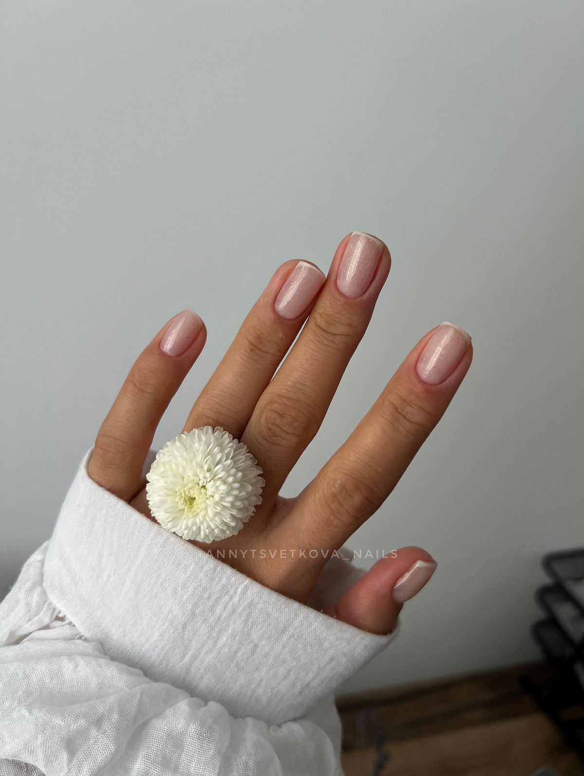 Однотонний манікюр на зиму 2026: найтрендовіші кольори