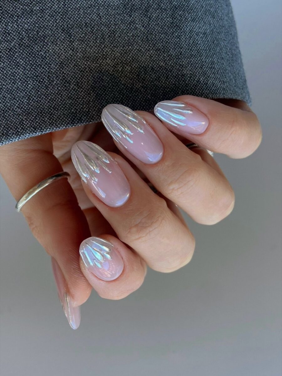 Гламурний манікюр у лютому 2026 року: шик зими