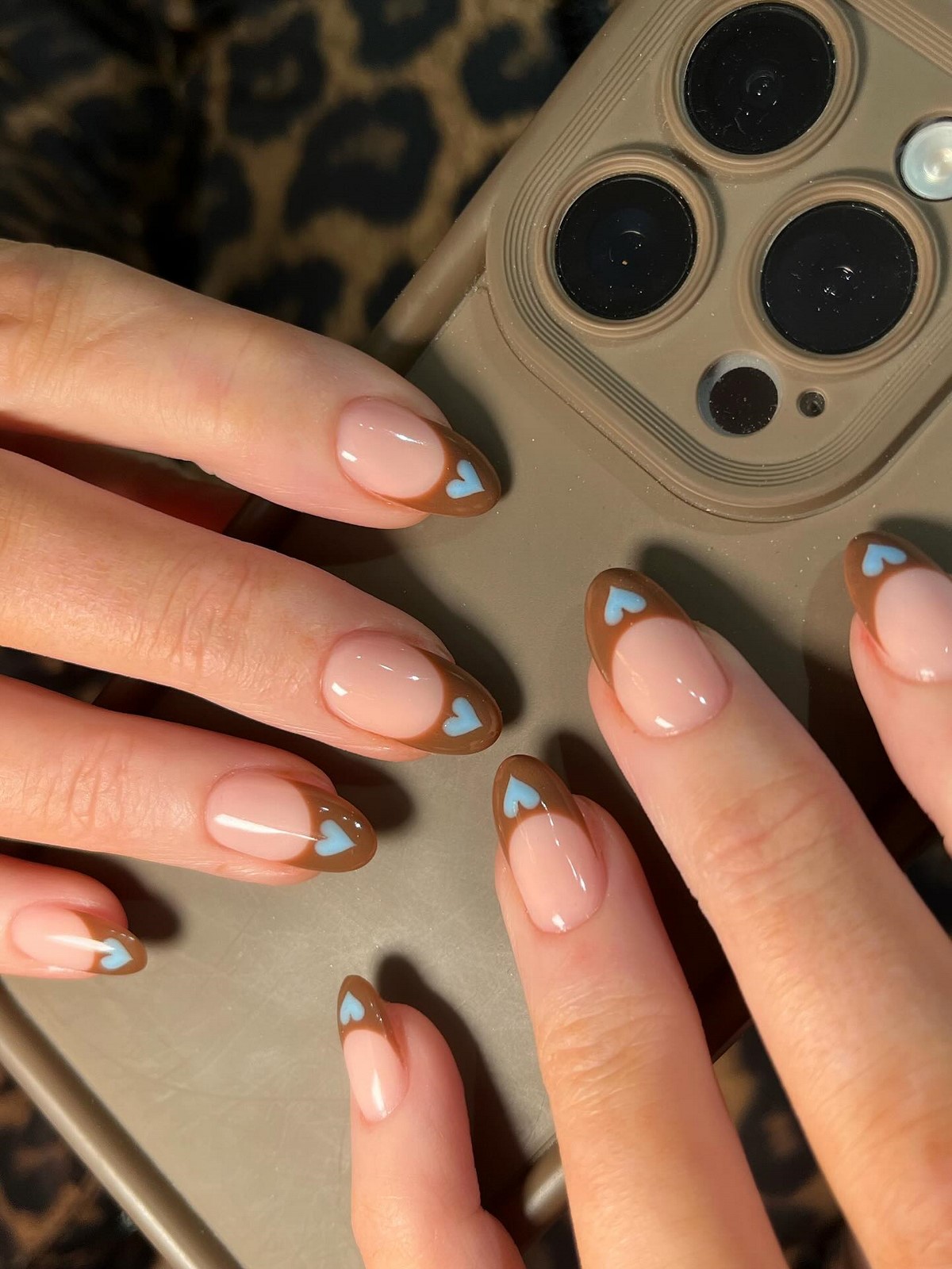 Гламурний манікюр у лютому 2026 року: шик зими