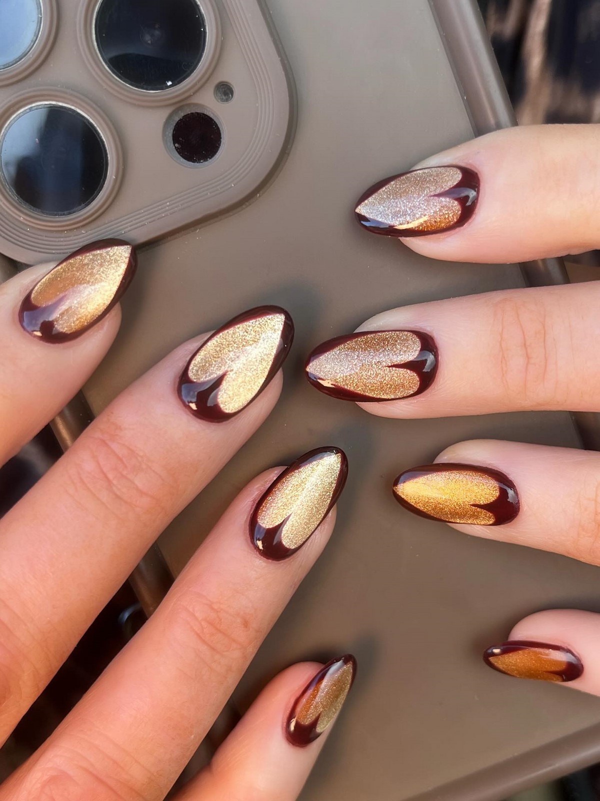 Гламурний манікюр у лютому 2026 року: шик зими