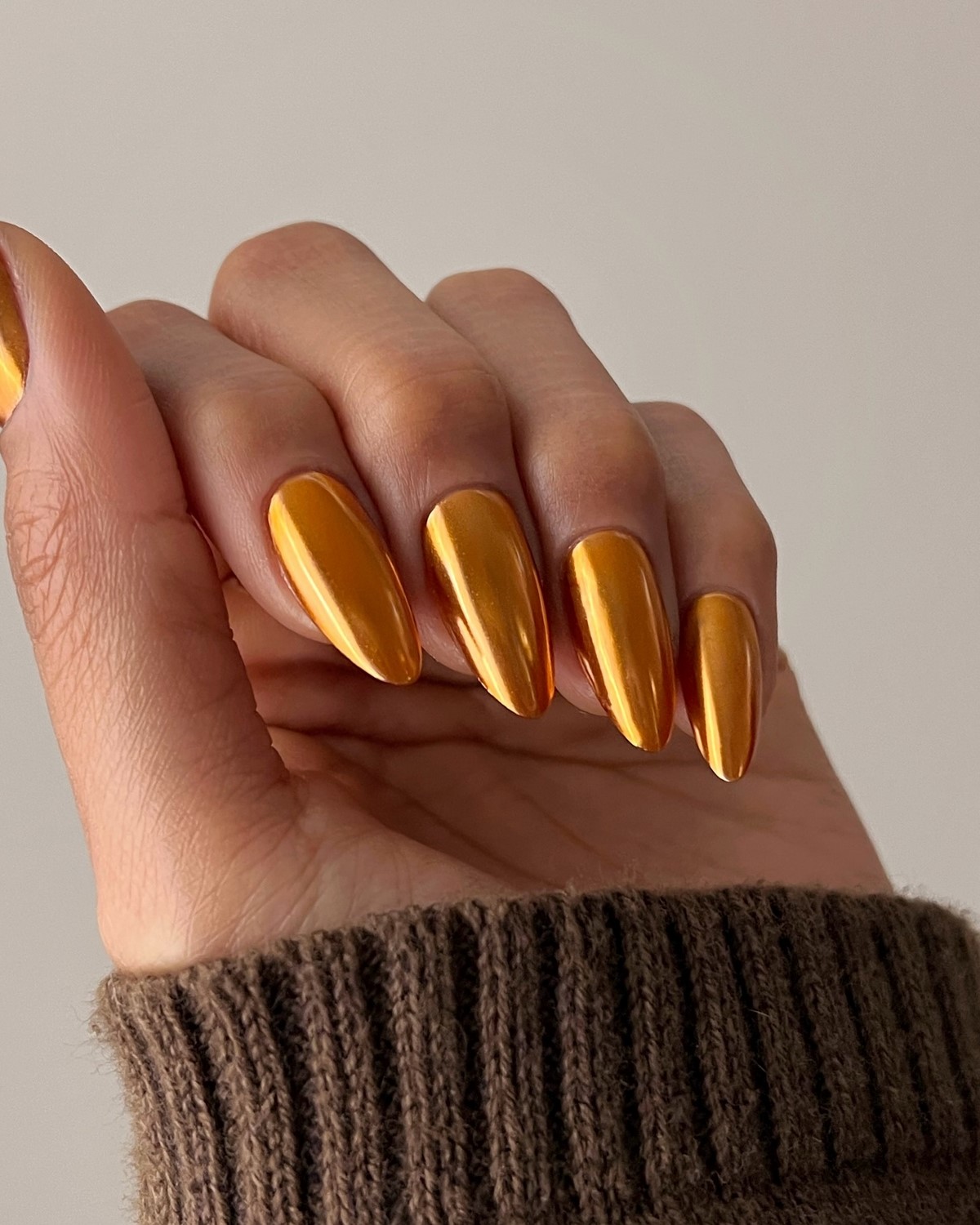 Гламурний манікюр у лютому 2026 року: шик зими