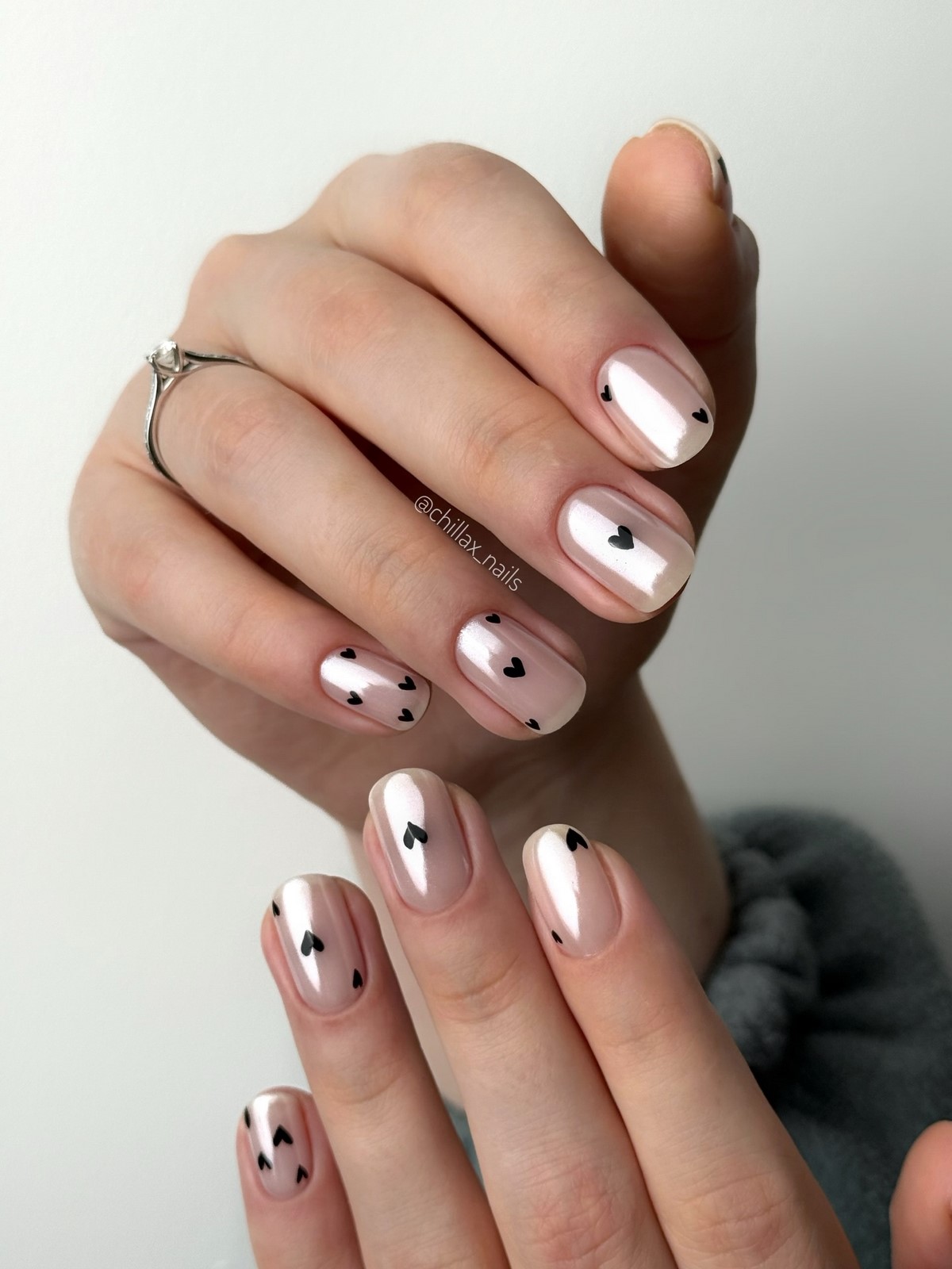 Гламурний манікюр у лютому 2026 року: шик зими