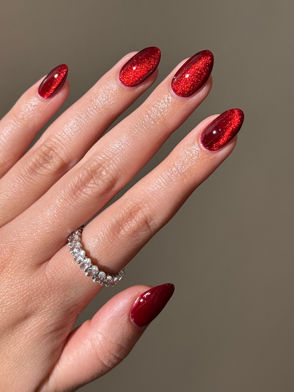 Гламурний манікюр у лютому 2026 року: шик зими