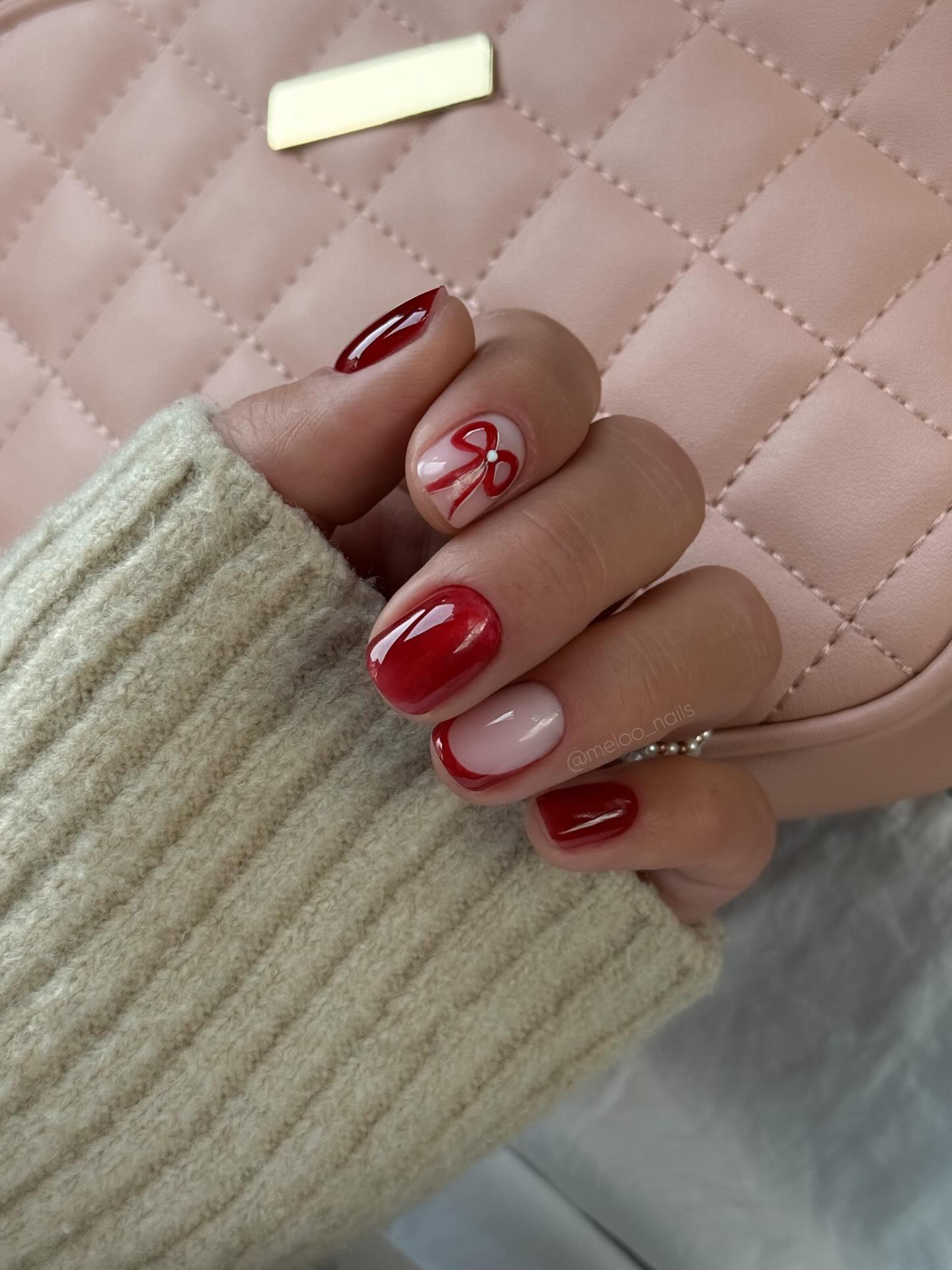 Короткі нігті на січень 2026: головні ідеї зимового манікюру