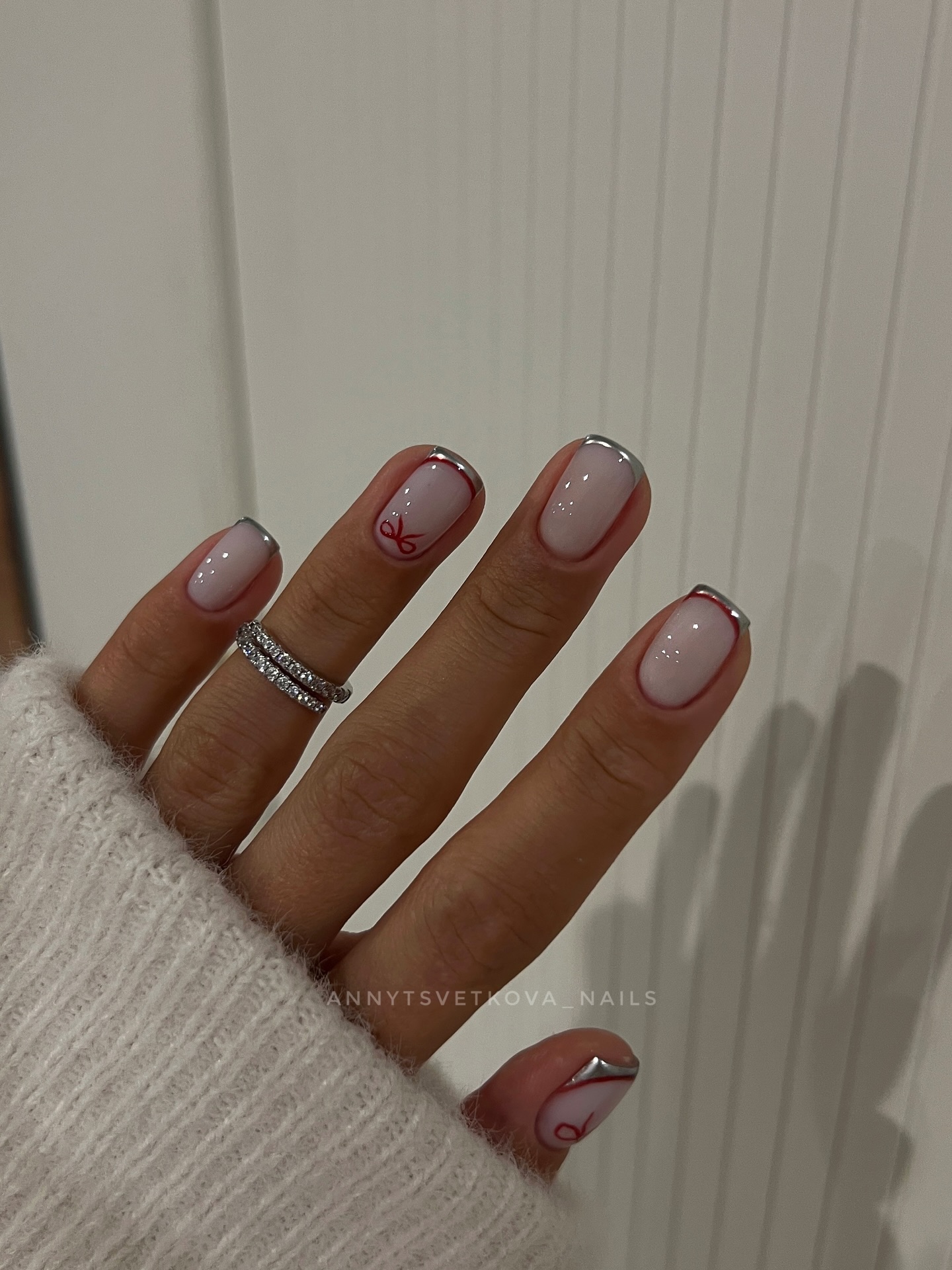 Короткі нігті на січень 2026: головні ідеї зимового манікюру