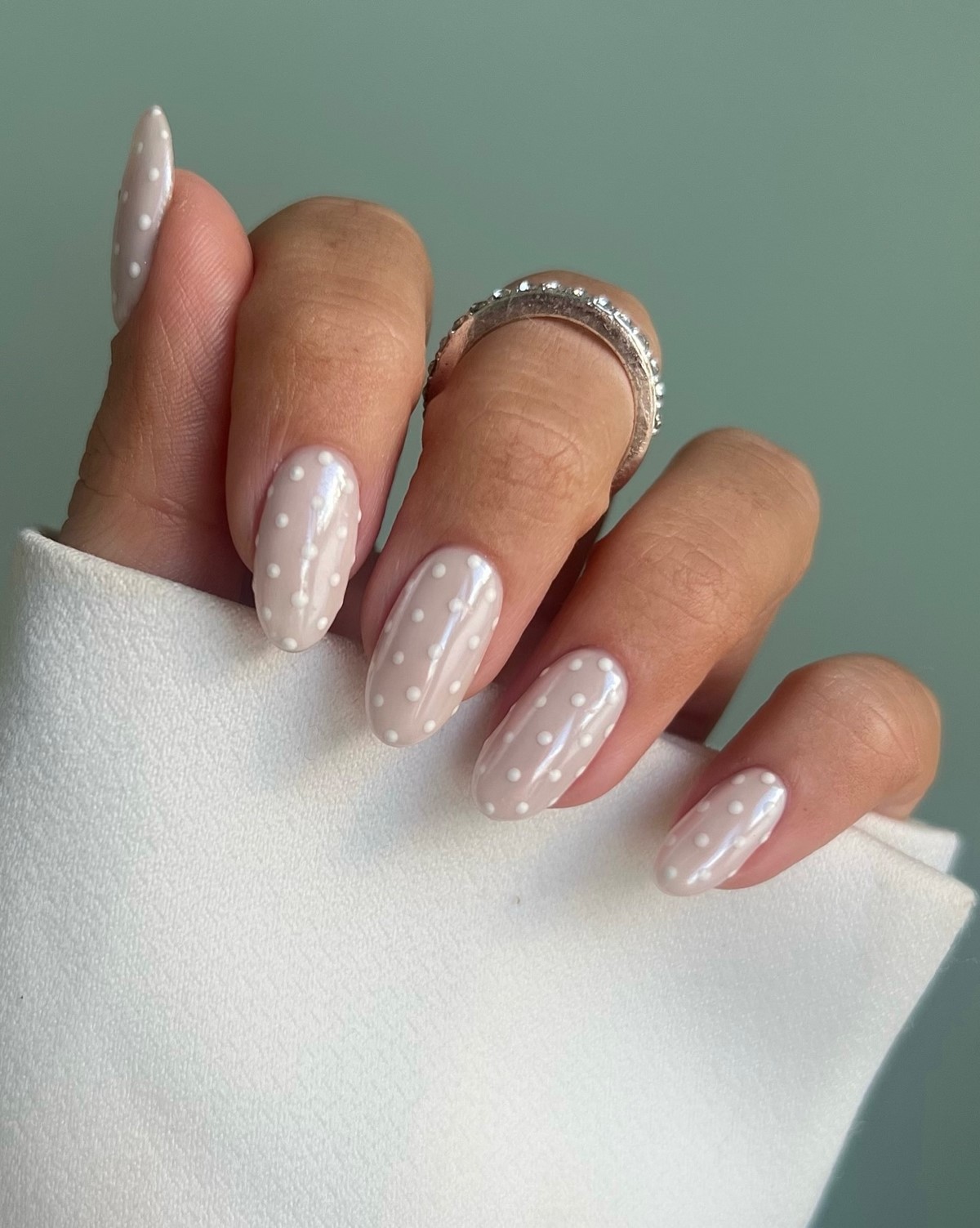 Манікюр на зиму 2026, який виглядає дорого