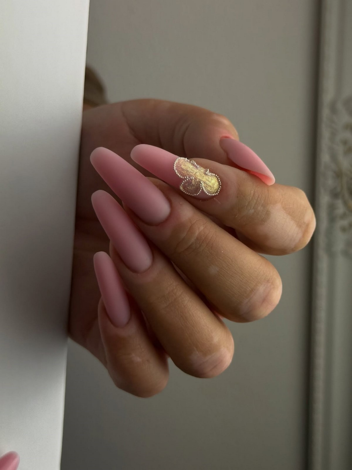 Манікюр на зиму 2026, який виглядає дорого