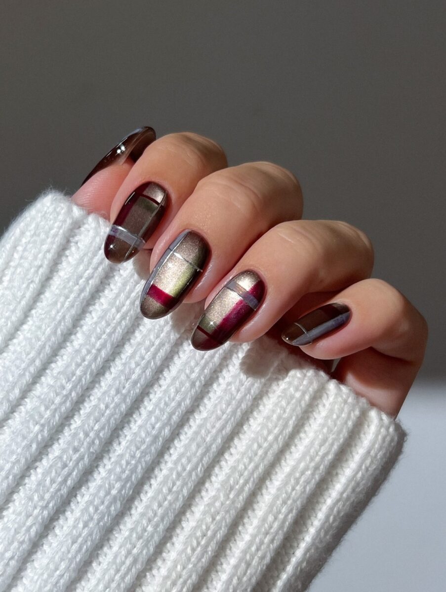 Зимовий манікюр у клітинку 2025-2026: головний тренд сезону