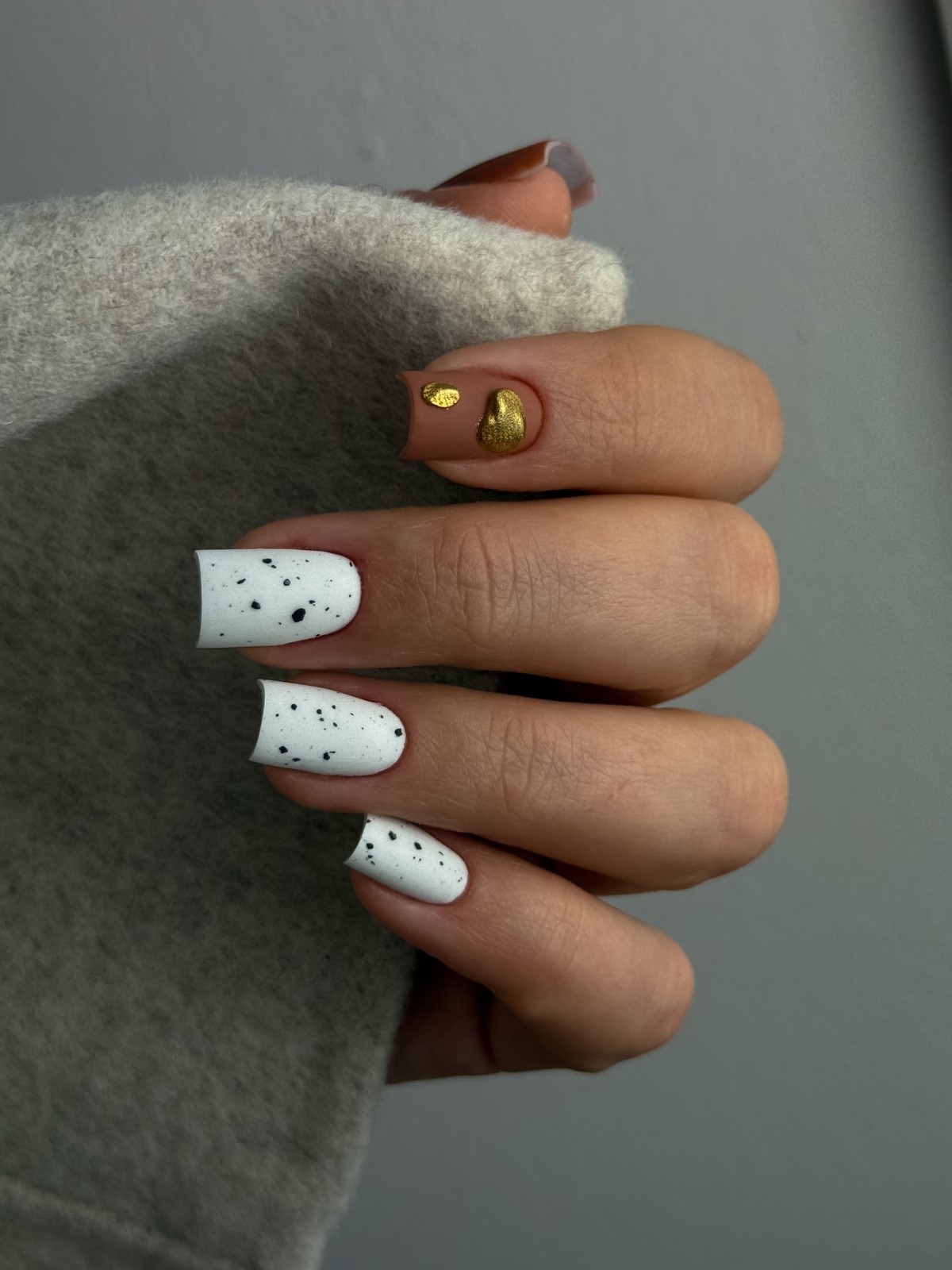 Cloud Dancer: молочний манікюр – хіт зими 2026 року