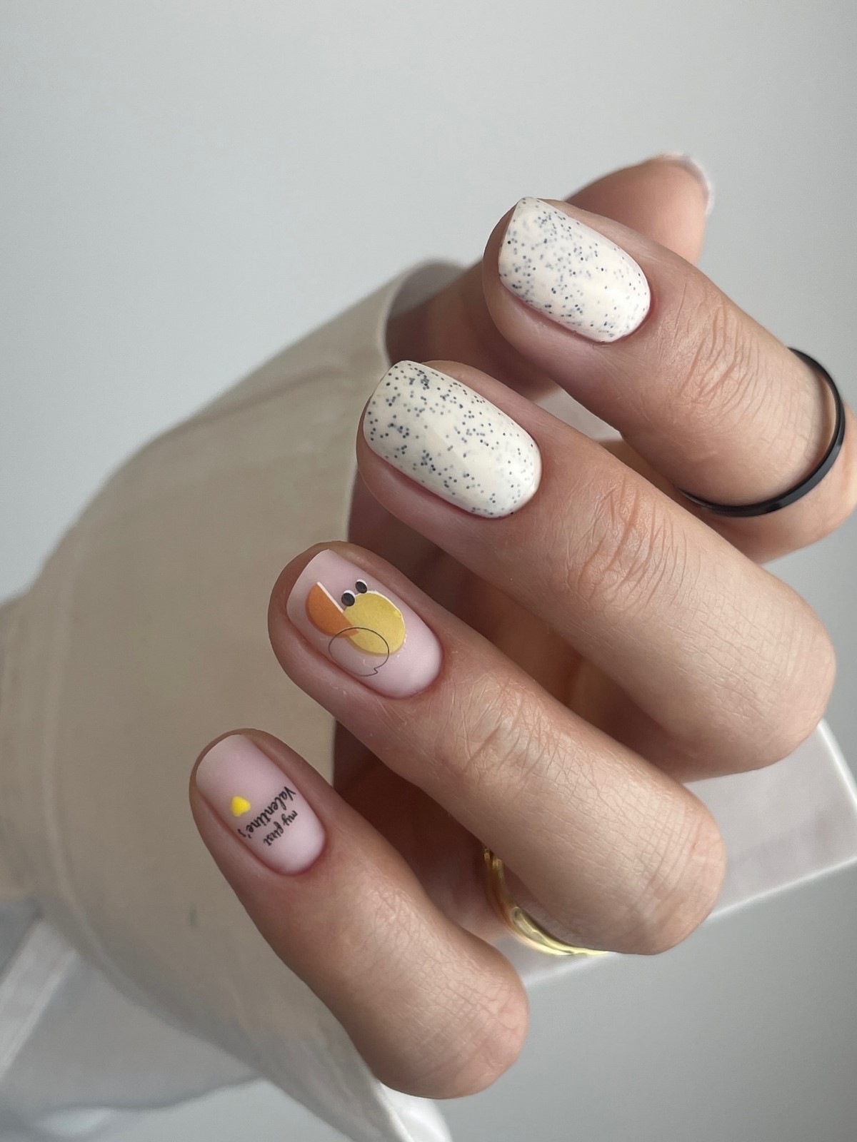 Cloud Dancer: молочний манікюр – хіт зими 2026 року