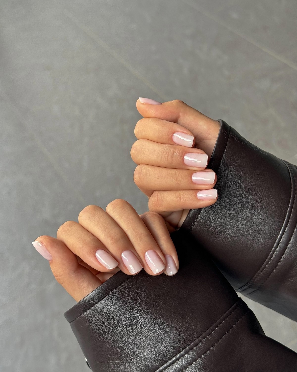 Cloud Dancer: молочний манікюр – хіт зими 2026 року