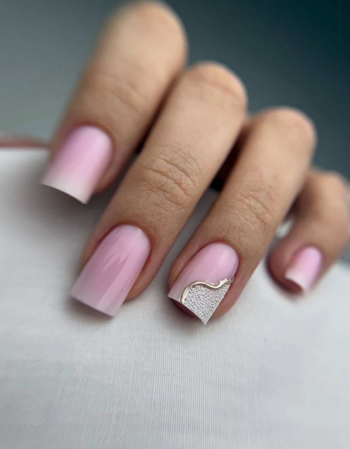 Ніжний манікюр на зиму 2026: ідеї для витонченого образу