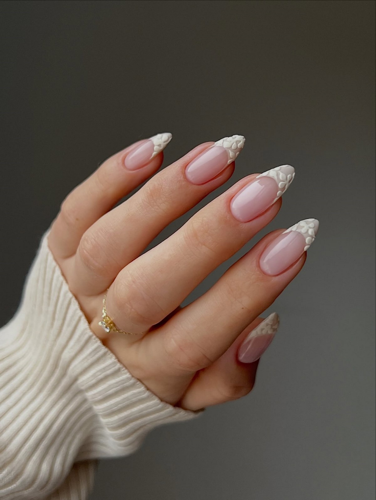 Ніжний манікюр на зиму 2026: ідеї для витонченого образу