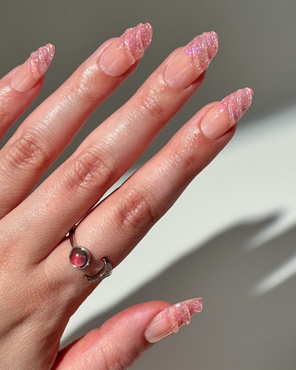 Ніжний манікюр на зиму 2026: ідеї для витонченого образу