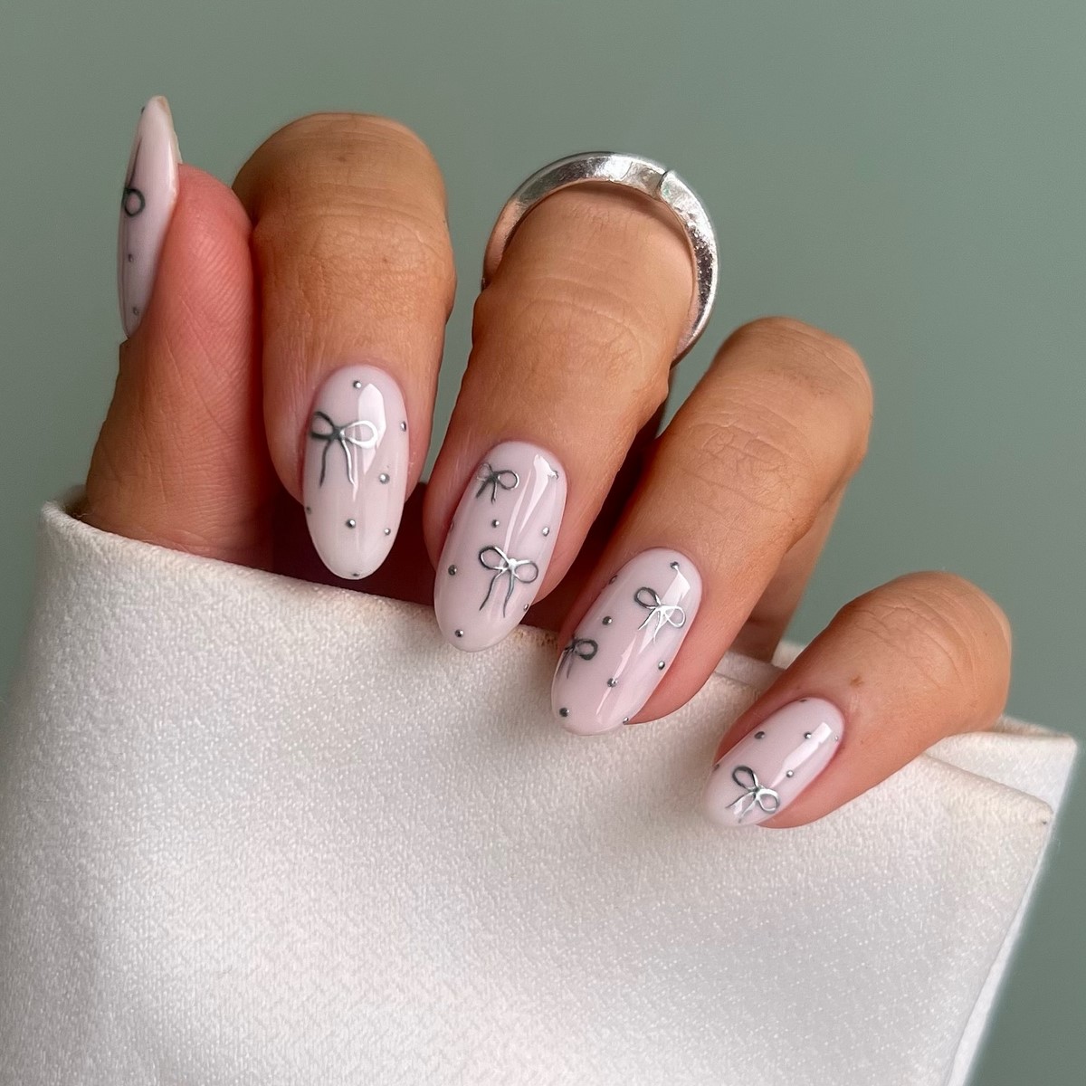 Ніжний манікюр на зиму 2026: ідеї для витонченого образу