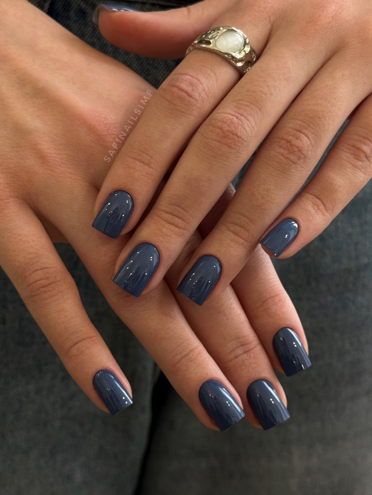 Однотонний манікюр на зиму 2026: найтрендовіші кольори