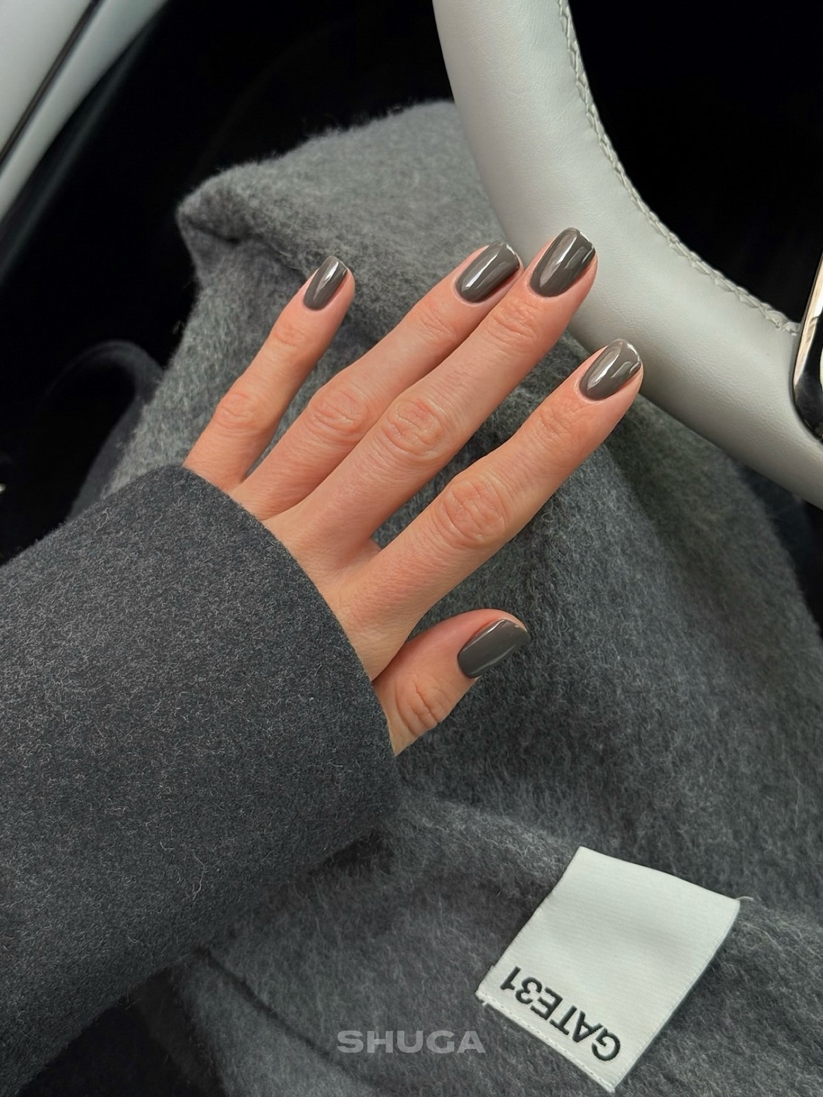 Однотонний манікюр на зиму 2026: найтрендовіші кольори