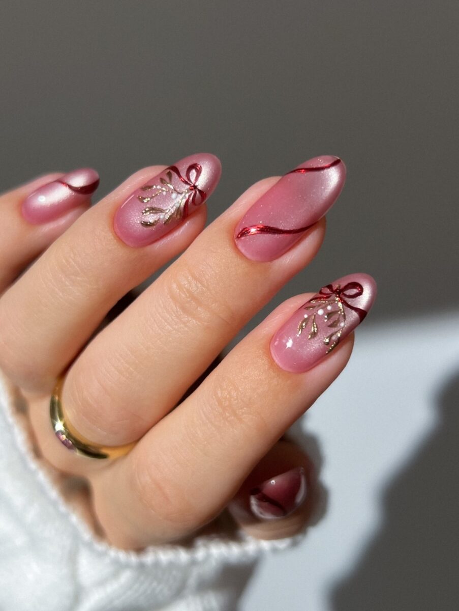 Оксамитовий манікюр на Новий рік 2026: сяючий тренд