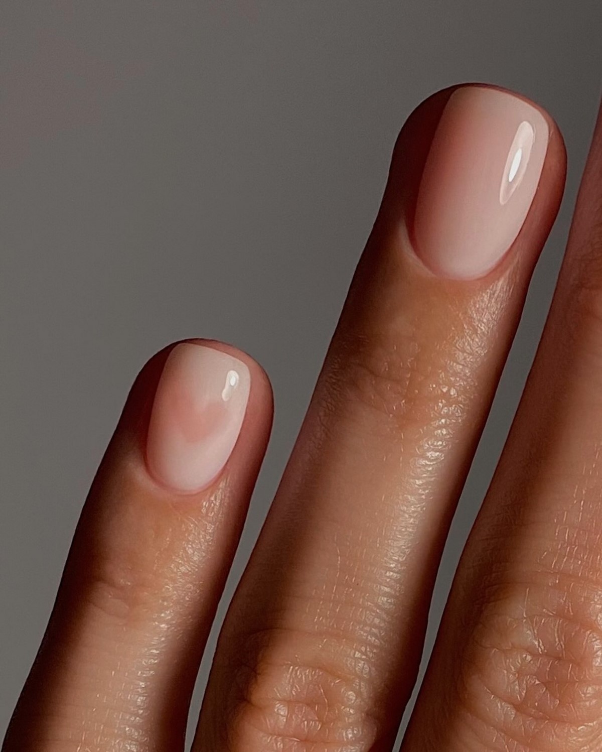 Ультракороткий манікюр на зиму 2026: естетика мінімалізму