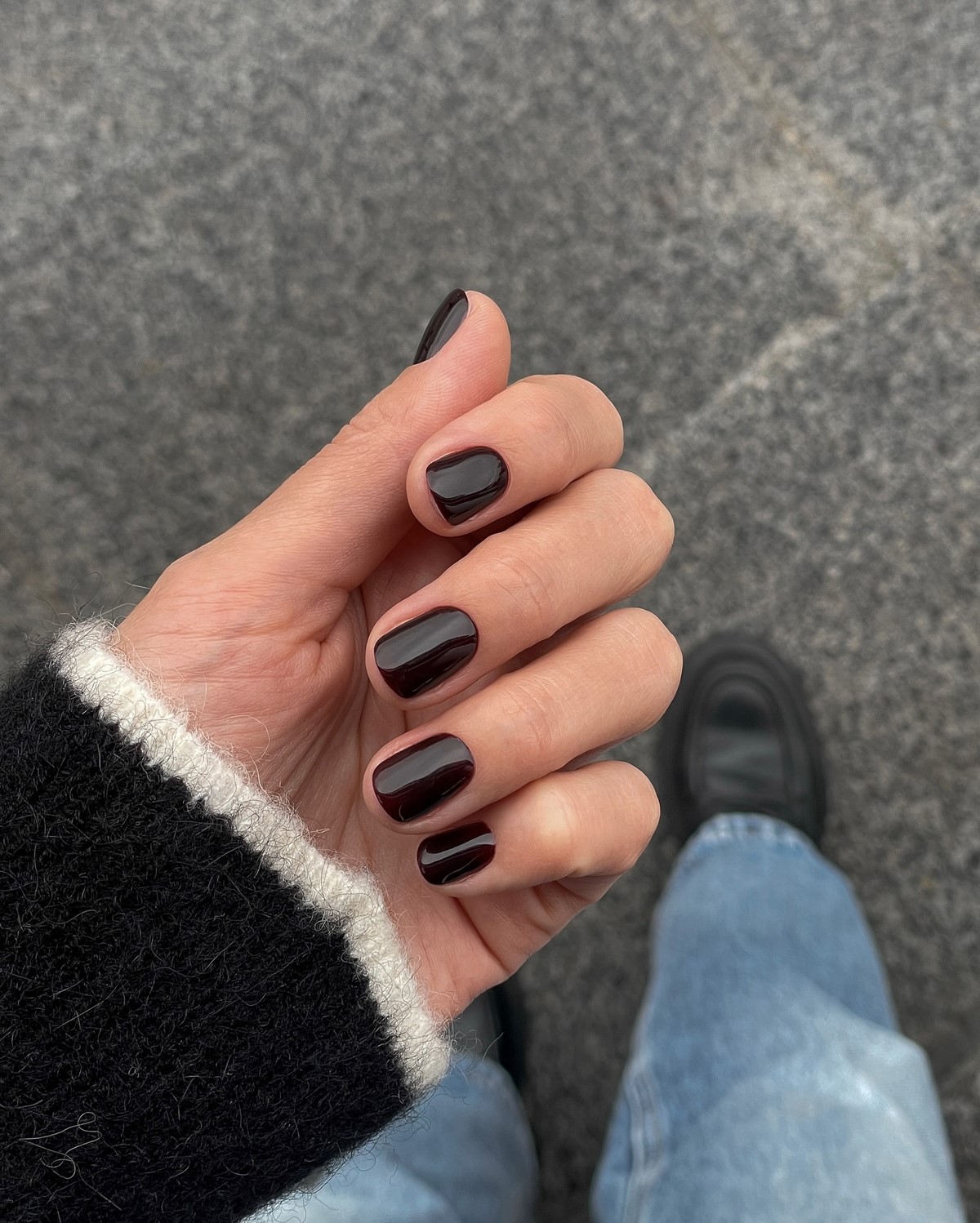 Ультракороткий манікюр на зиму 2026: естетика мінімалізму