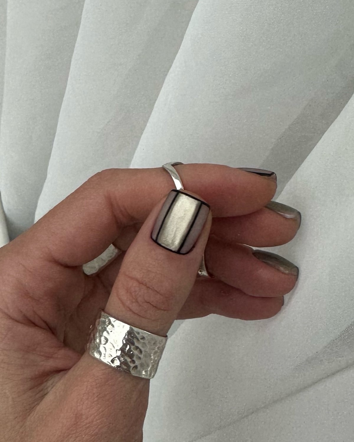 Модний зимовий манікюр на квадратні нігті: тренди 2026