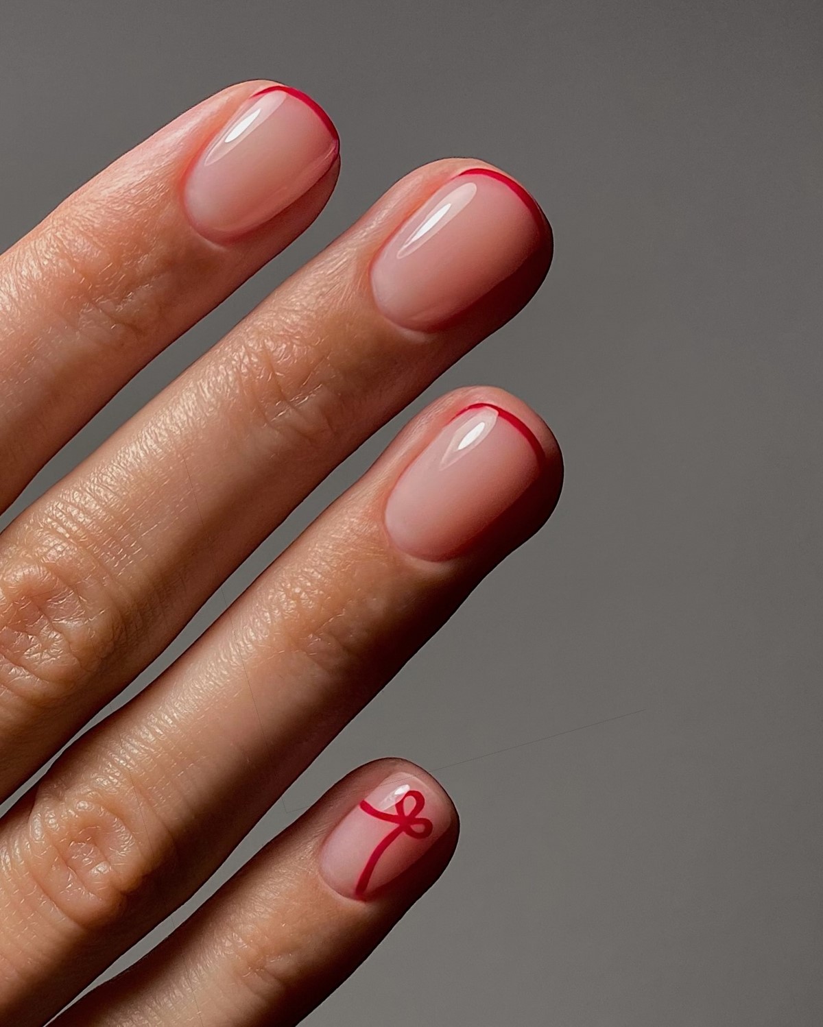 Зимовий манікюр у лютому 2026 року: 5 трендів останнього місяця зими