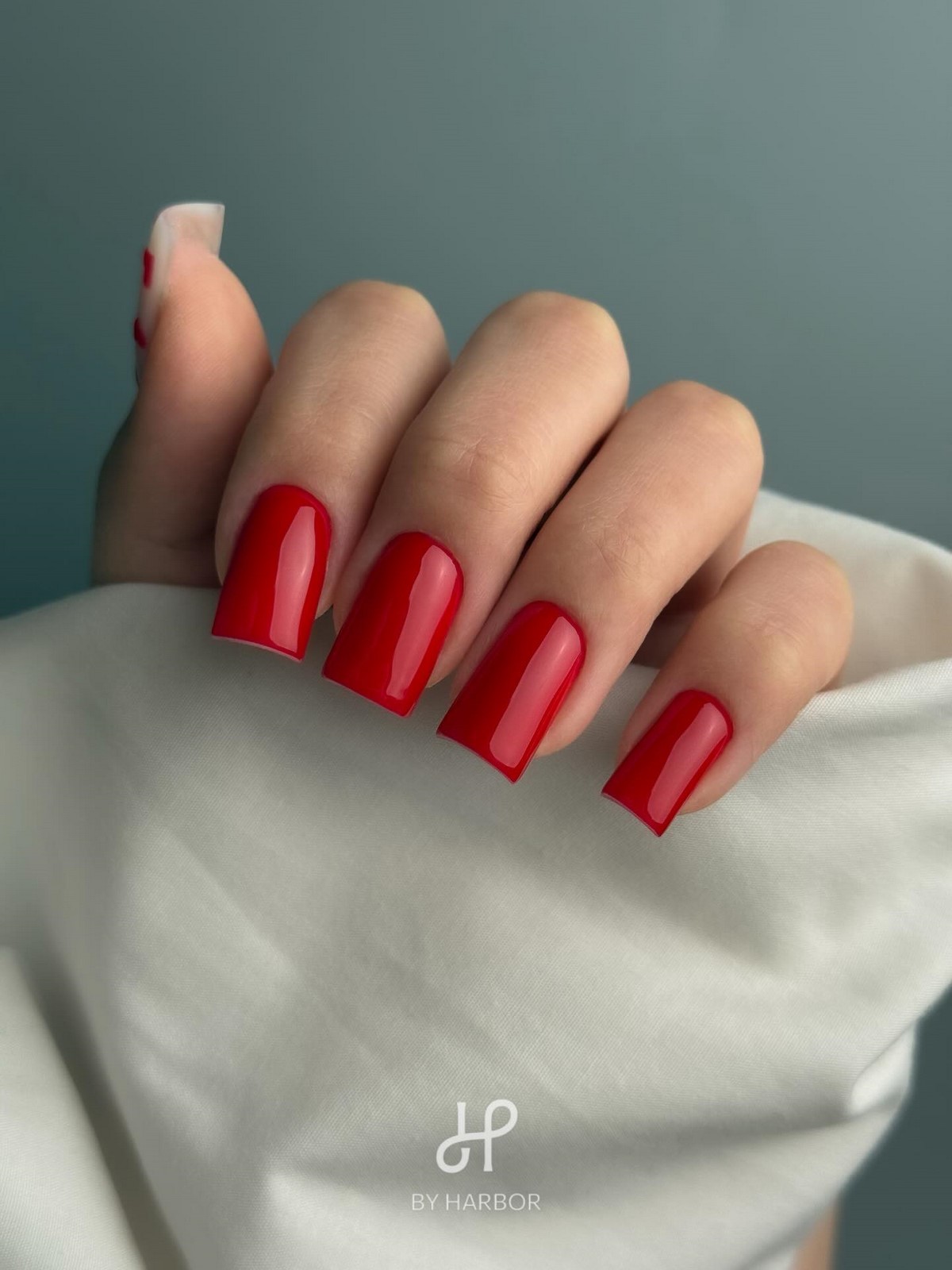 Зимовий манікюр у лютому 2026 року: 5 трендів останнього місяця зими