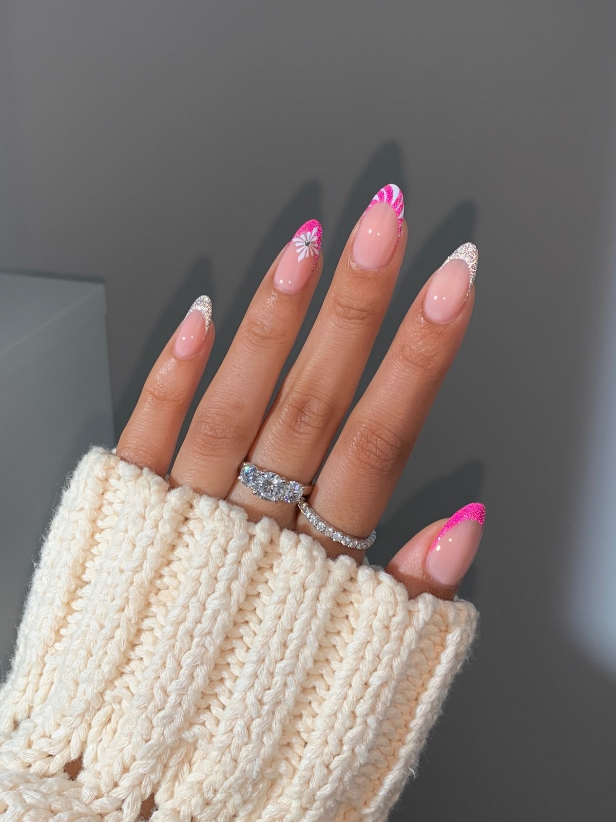 Зимовий манікюр у лютому 2026 року: 5 трендів останнього місяця зими