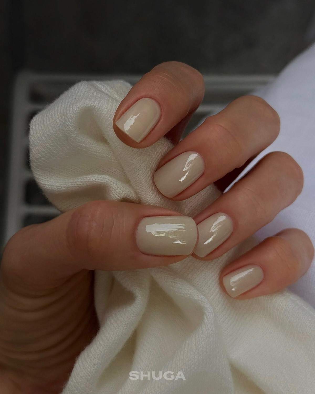 Зимовий манікюр у лютому 2026 року: 5 трендів останнього місяця зими