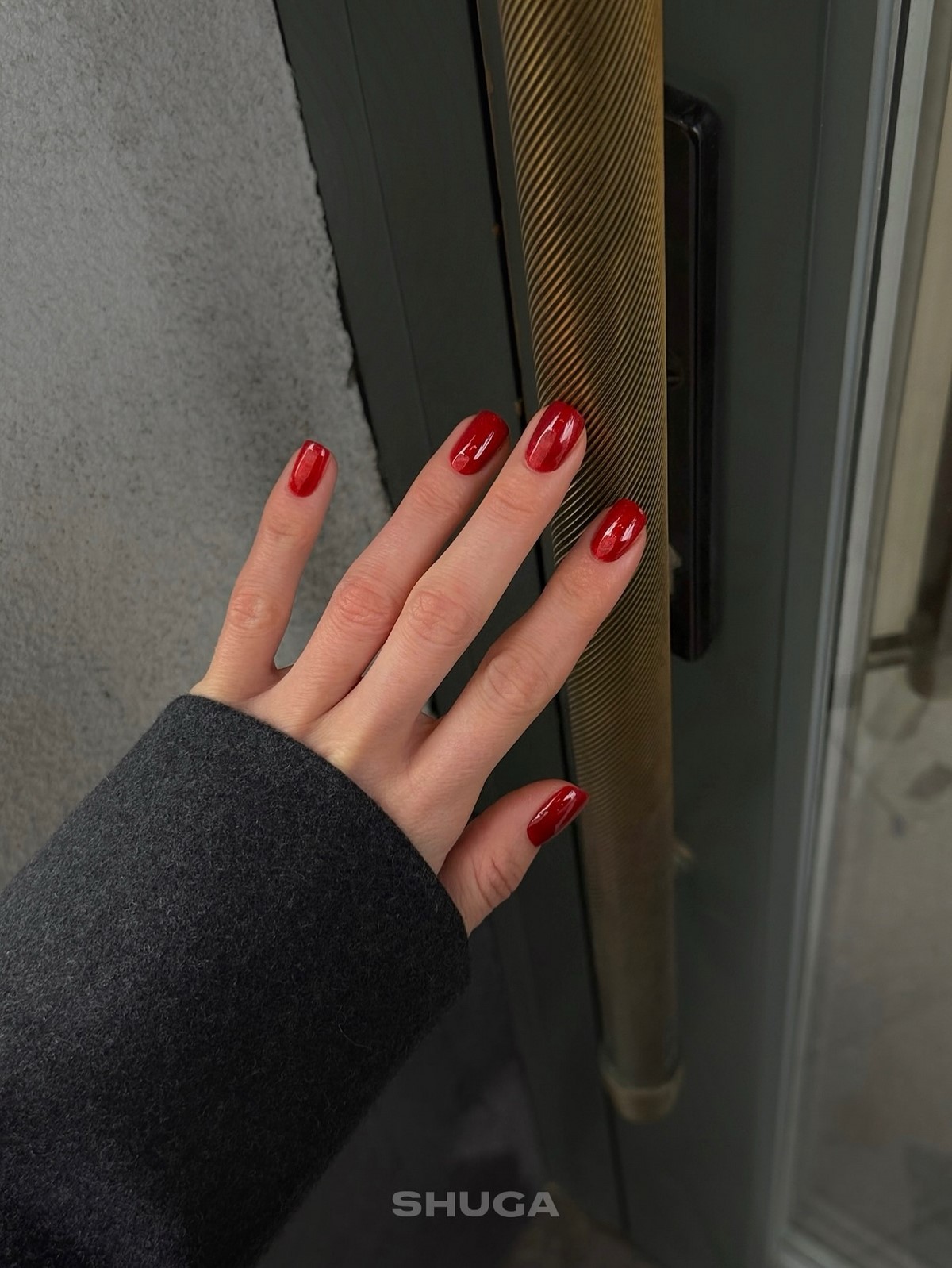 Зимовий манікюр у лютому 2026 року: 5 трендів останнього місяця зими