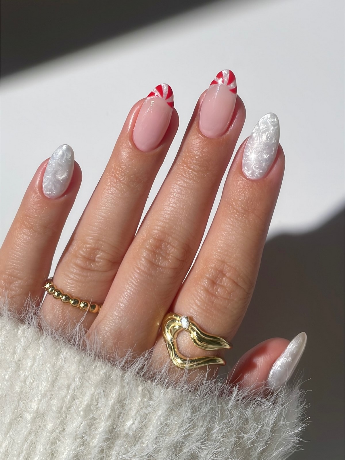 Зимовий манікюр у лютому 2026 року: 5 трендів останнього місяця зими