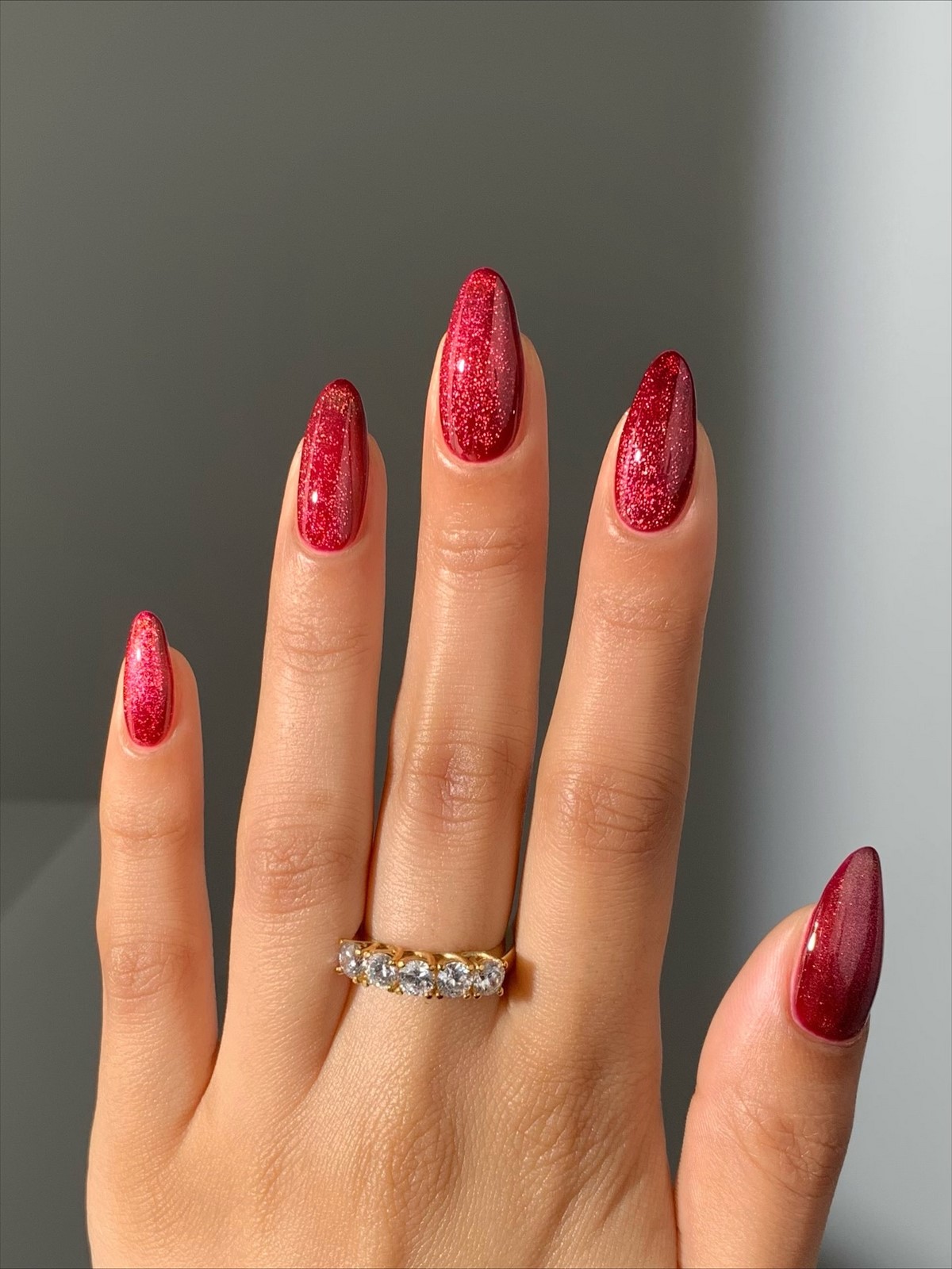 Зимовий манікюр у лютому 2026 року: 5 трендів останнього місяця зими