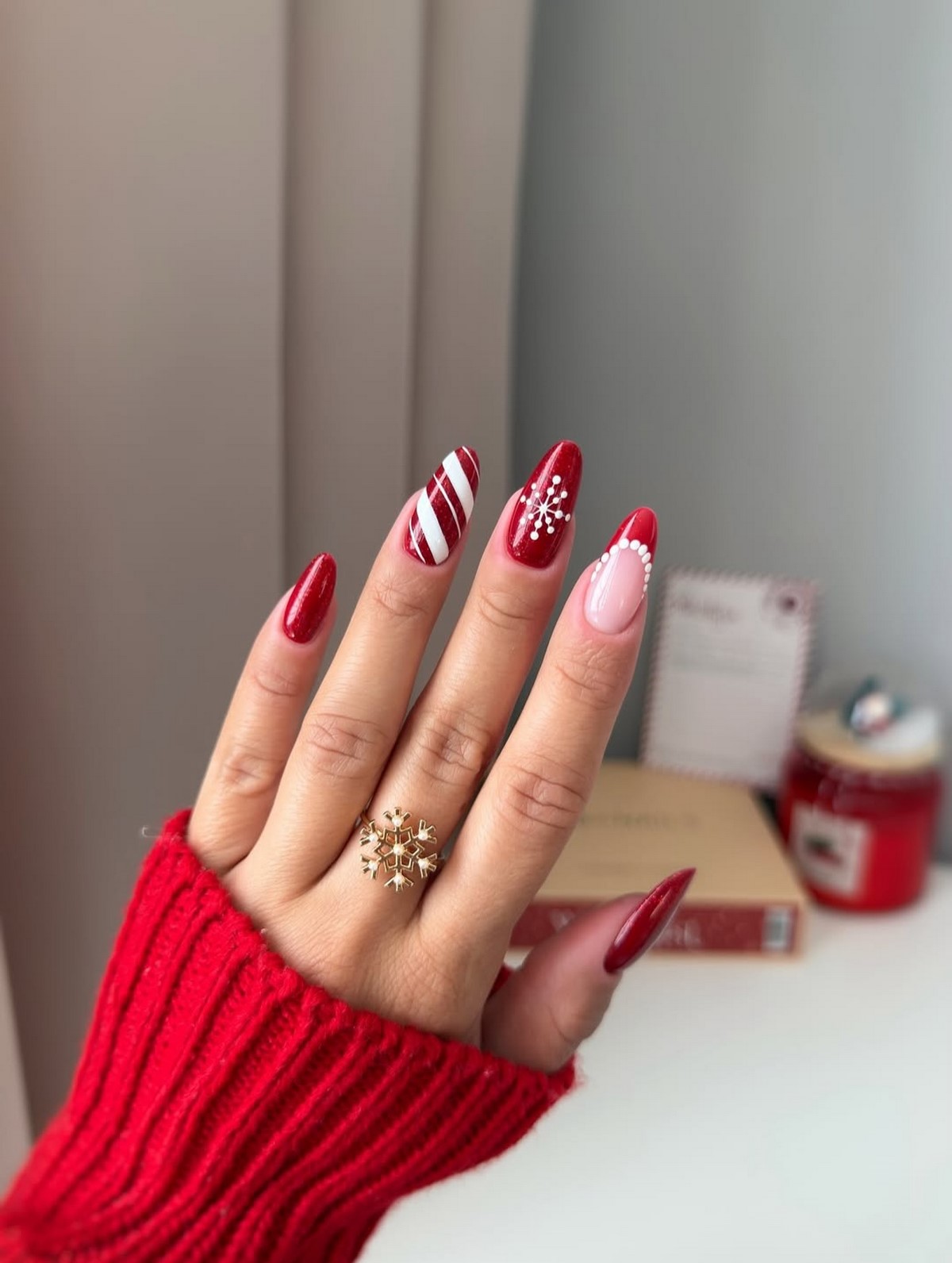 Зимовий манікюр у смужку 2026: модна тенденція сезону