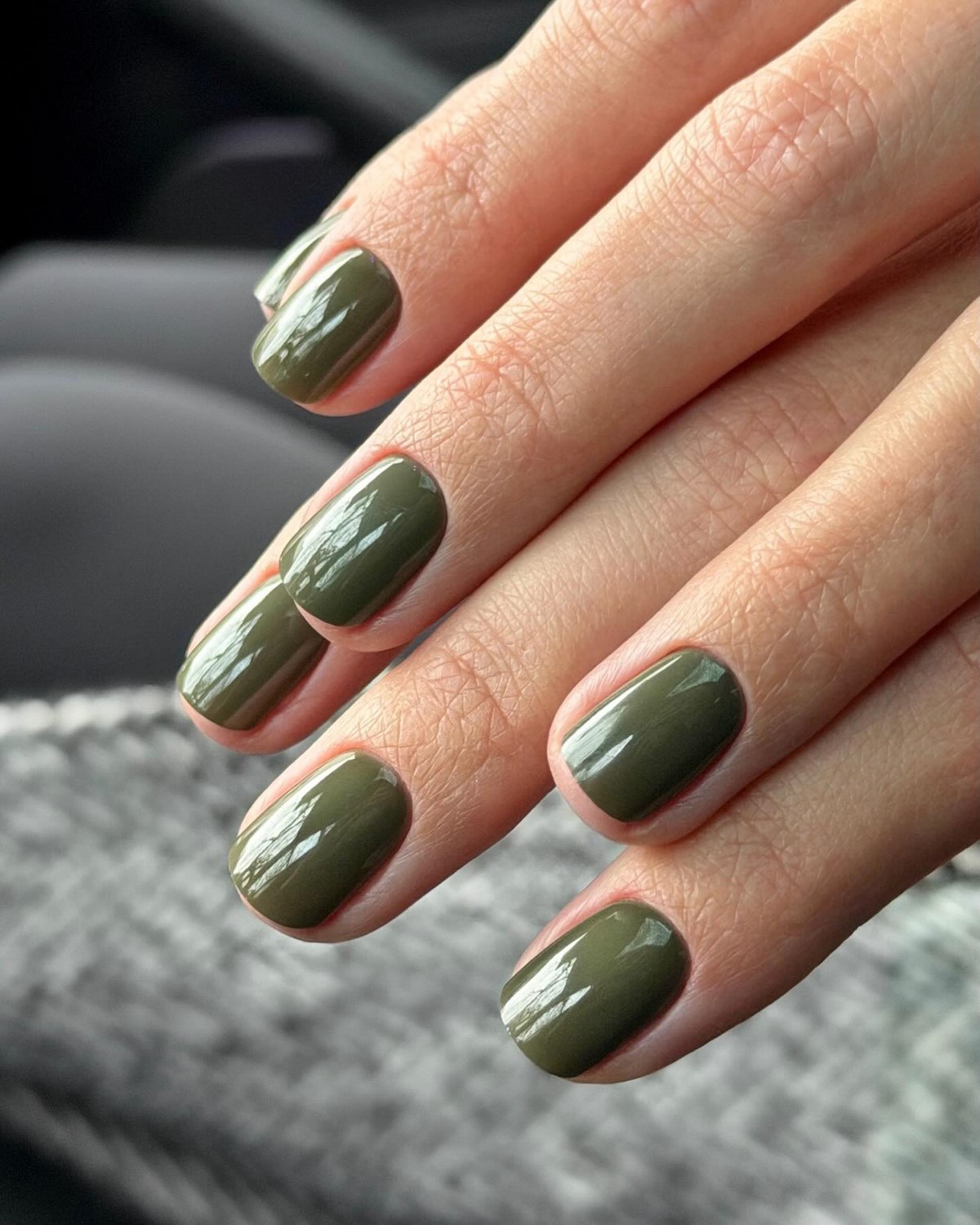 Зимовий манікюр у зеленому кольорі: новинки 2026 року
