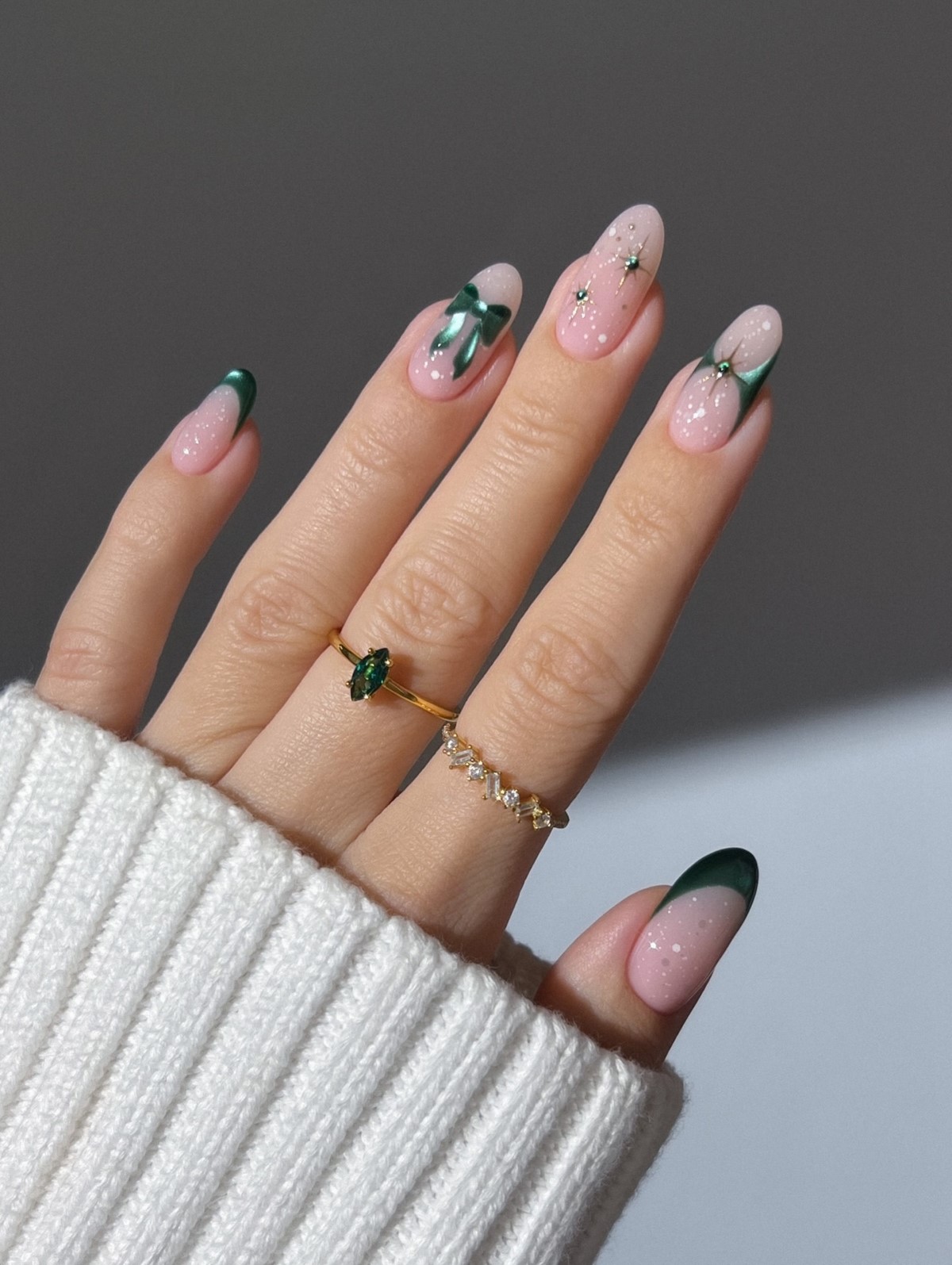 Зимовий манікюр у зеленому кольорі: новинки 2026 року