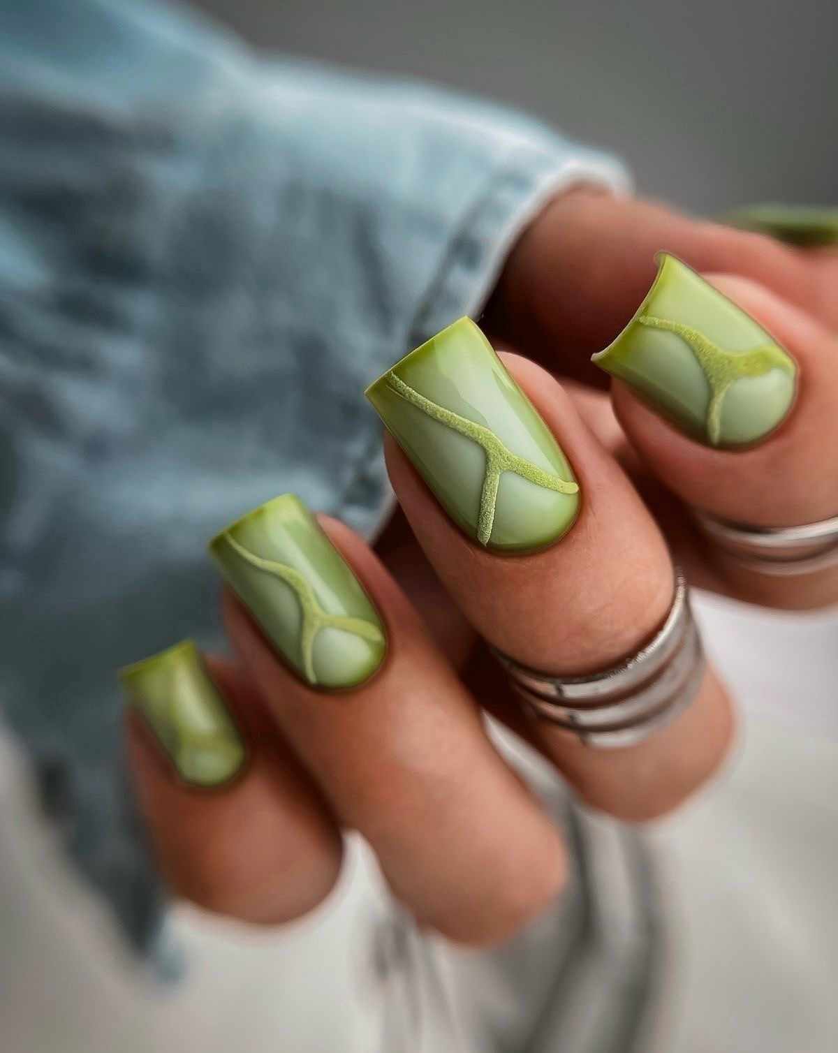 Зимовий манікюр у зеленому кольорі: новинки 2026 року
