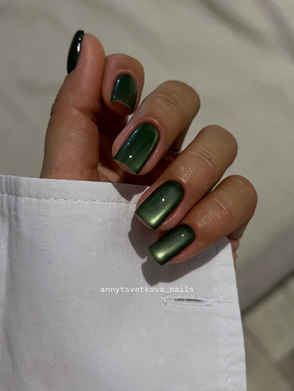 Зимовий манікюр у зеленому кольорі: новинки 2026 року