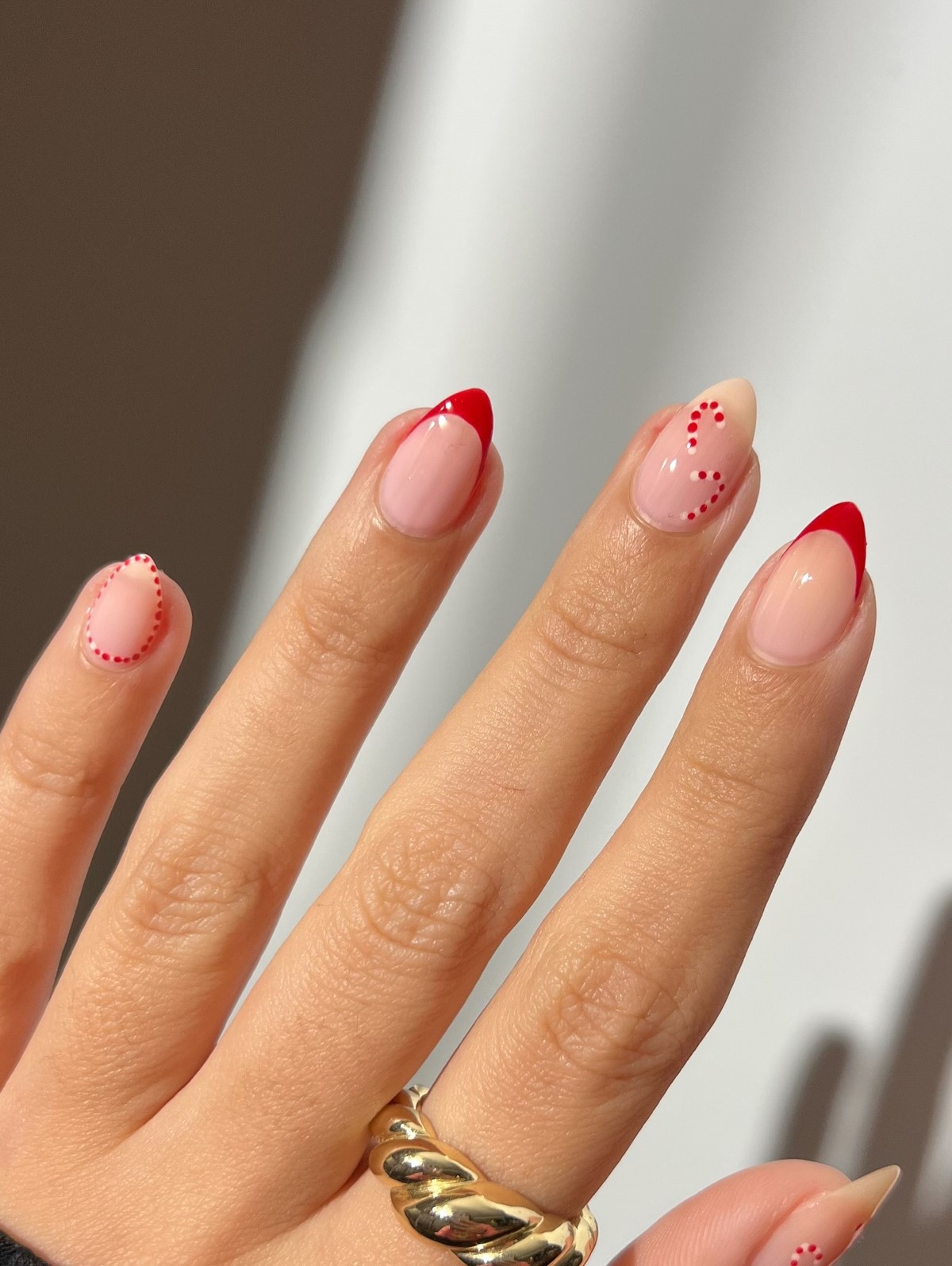 Червоний френч взимку 2026 як символ стильної елегантності