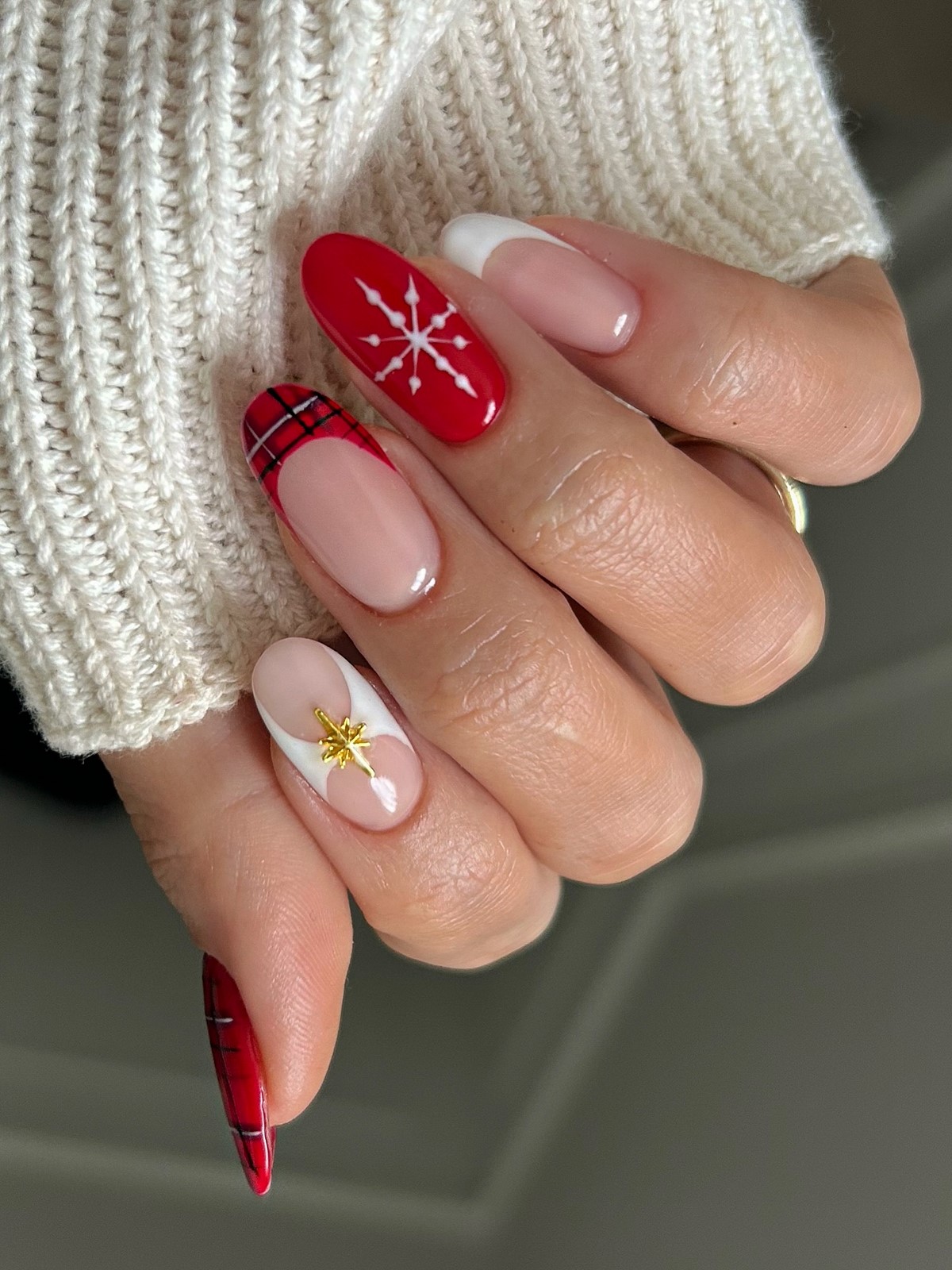 Червоний френч взимку 2026 як символ стильної елегантності