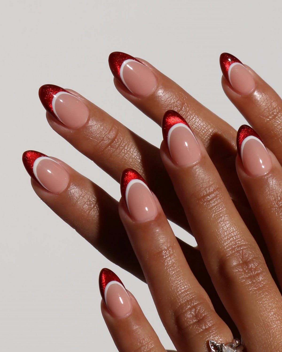 Червоний френч взимку 2026 як символ стильної елегантності