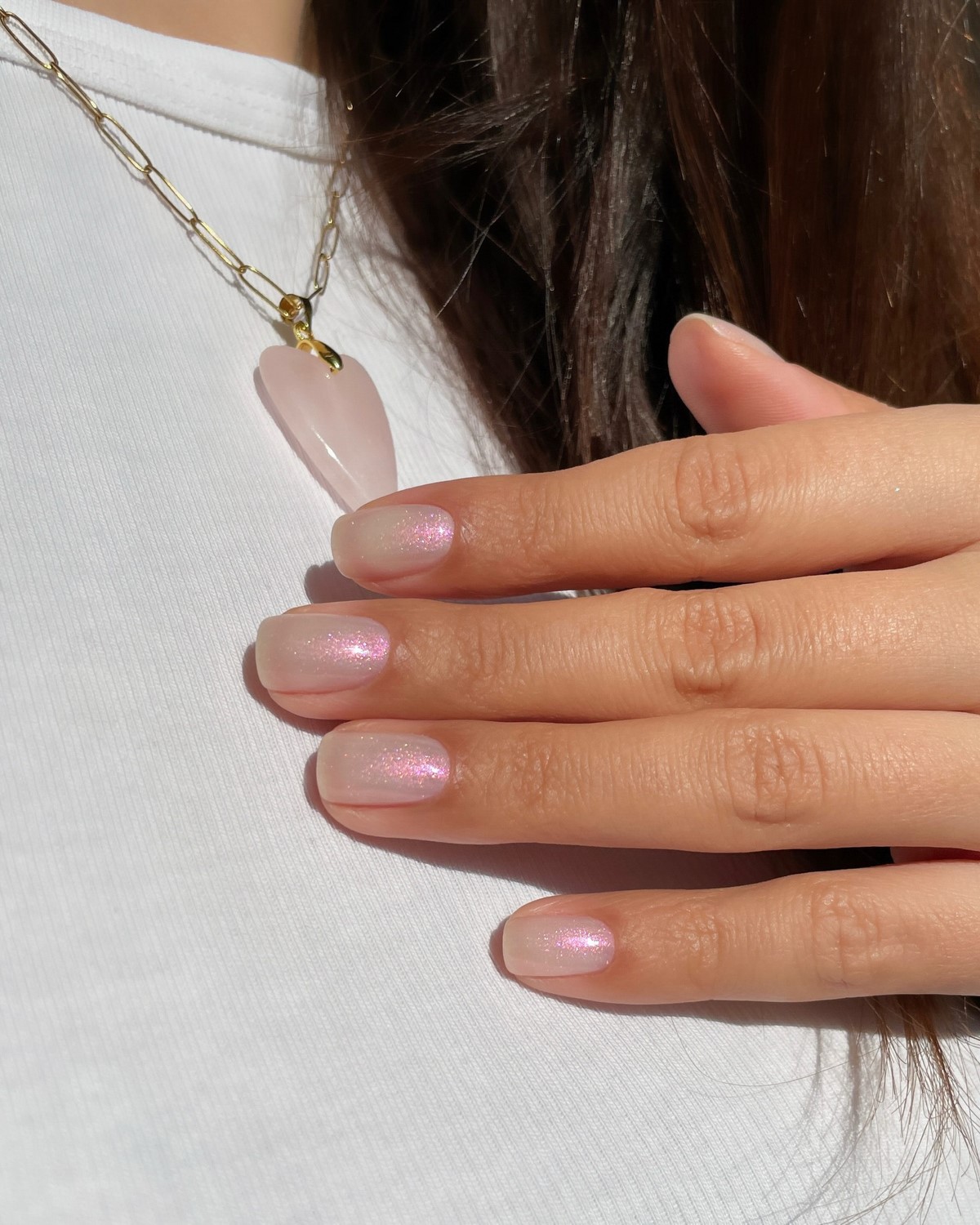 Чому нюдові нігті завжди виглядають доречно і стильно