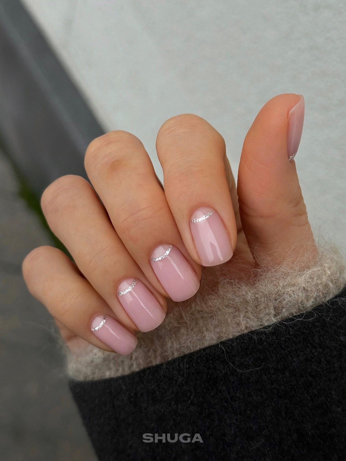 Чому нюдові нігті завжди виглядають доречно і стильно