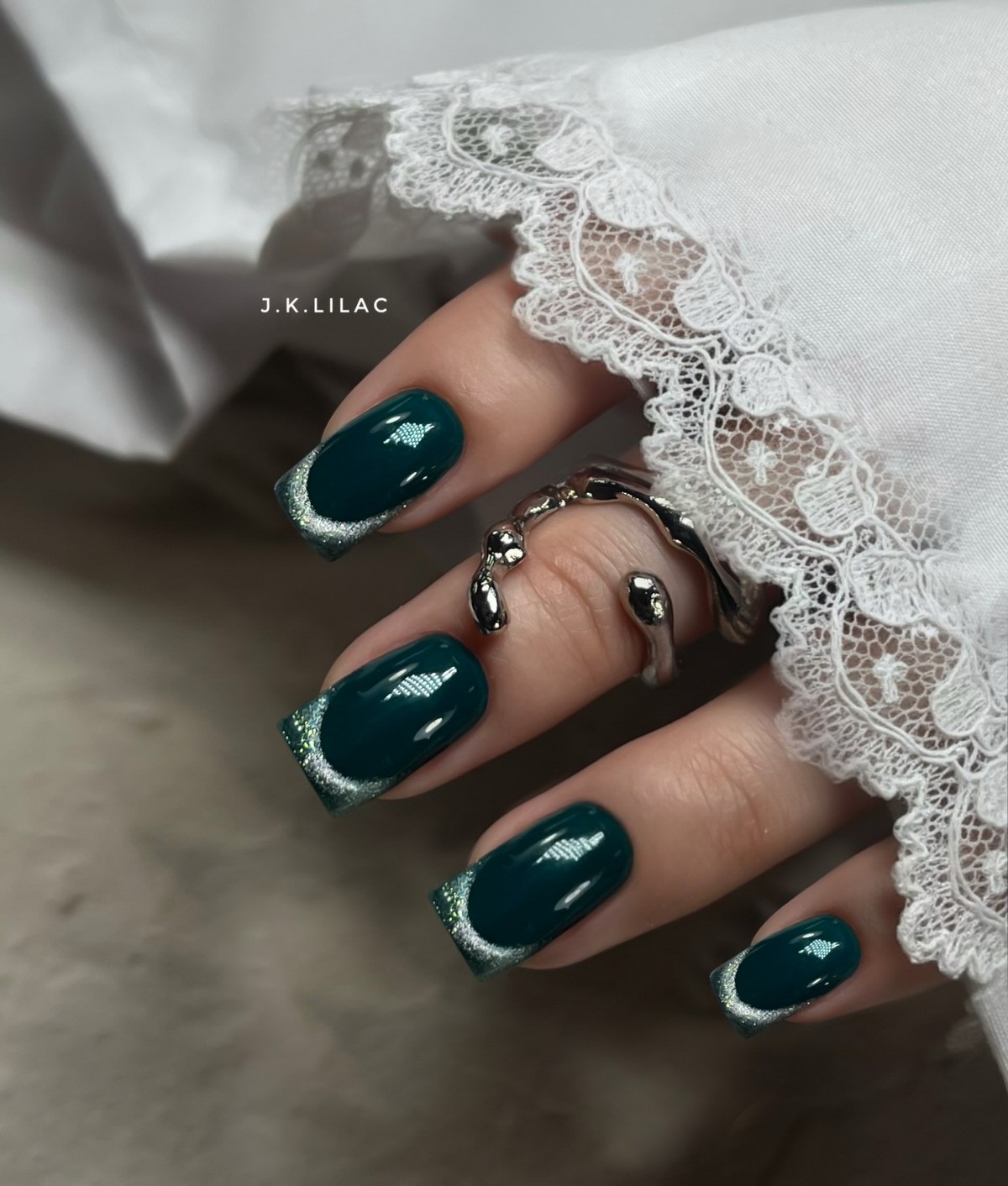 Ідеї френч-манікюру на зиму 2026 з модним характером