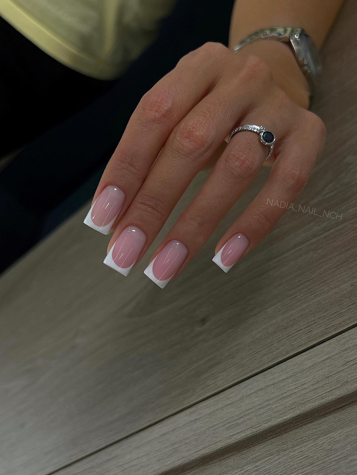 Ідеальний білий френч взимку 2026 як символ стилю