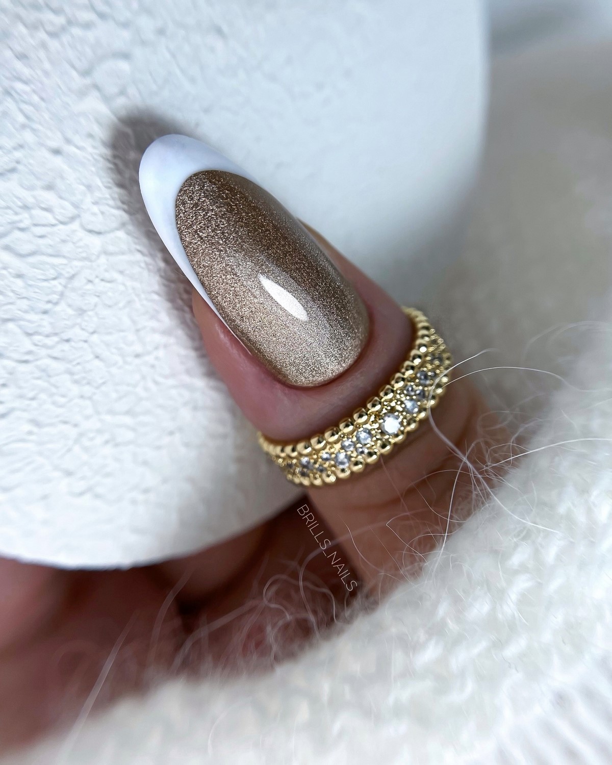 Ідеальний білий френч взимку 2026 як символ стилю