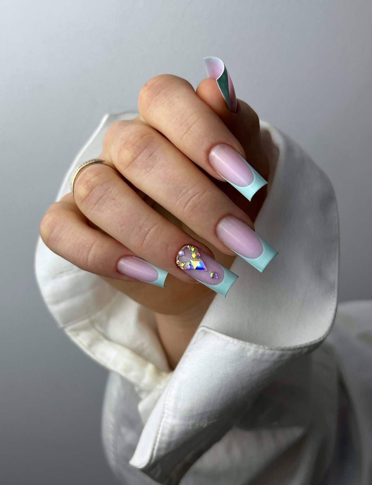 Довгий квадрат у лютому 2026: манікюр, який задає стиль