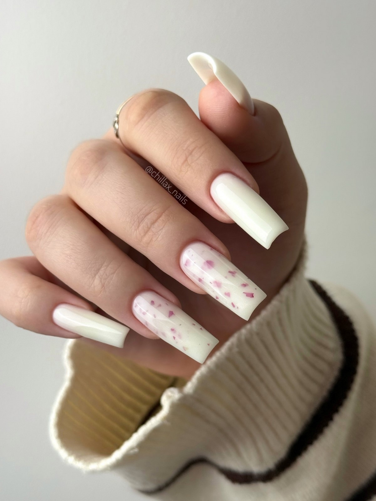 Довгий квадрат у лютому 2026: манікюр, який задає стиль